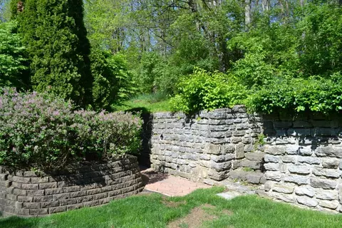 Exterior - 861 Eaglesknoll Ct, Cincinnati, OH 45230 photo 7 of 10