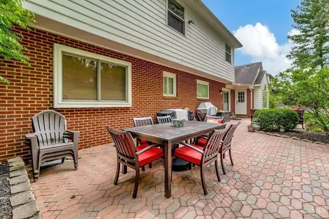 Exterior - 861 Eaglesknoll Ct, Cincinnati, OH 45230 photo 5 of 10