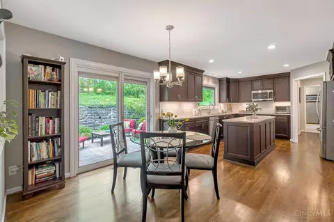 Kitchen - 861 Eaglesknoll Ct, Cincinnati, OH 45230 photo 5 of 6
