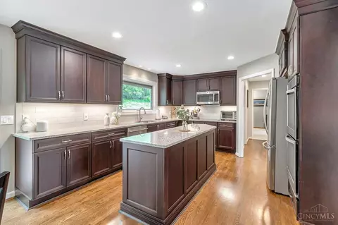 Kitchen - 861 Eaglesknoll Ct, Cincinnati, OH 45230 photo 3 of 6