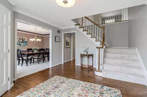 Entry Way - 861 Eaglesknoll Ct, Cincinnati, OH 45230 photo 2 of 3