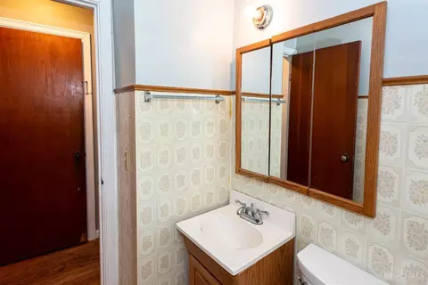 Bath - 736 Maple Dr, Reading, OH 45215 photo 2 of 3