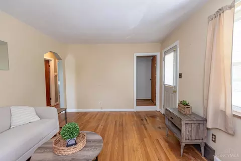 Living - 736 Maple Dr, Reading, OH 45215 photo 2 of 6