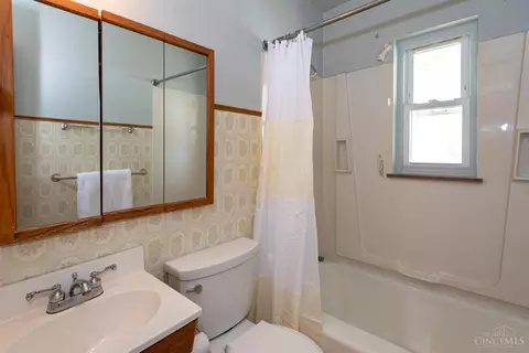 Bath - 736 Maple Dr, Reading, OH 45215 photo 1 of 3