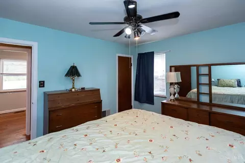 Bedroom - 736 Maple Dr, Reading, OH 45215 photo 5 of 6