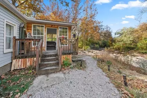 Exterior - 717 Bradbury Rd, Cincinnati, OH 45245 photo 2 of 8