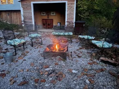 Exterior - 717 Bradbury Rd, Cincinnati, OH 45245 photo 6 of 8
