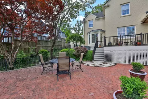 Exterior - 930 Edwards Rd, Cincinnati, OH 45208 photo 7 of 18