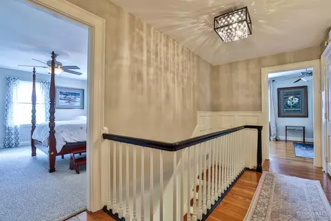 Entry Way - 930 Edwards Rd, Cincinnati, OH 45208 photo 4 of 5