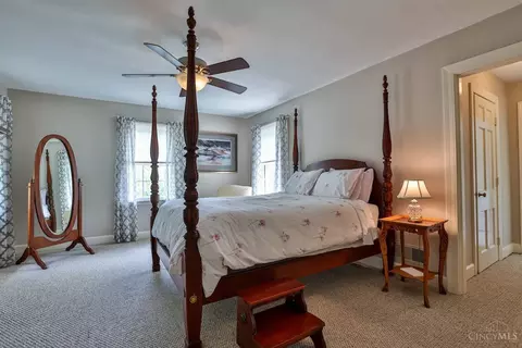 Bedroom - 930 Edwards Rd, Cincinnati, OH 45208 photo 3 of 5