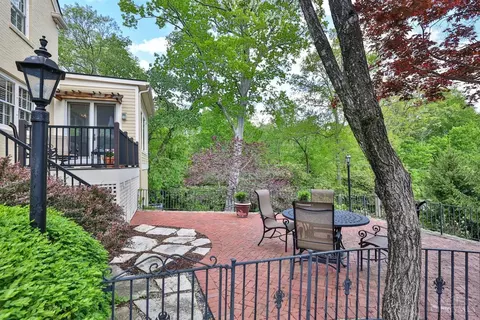 Exterior - 930 Edwards Rd, Cincinnati, OH 45208 photo 8 of 18