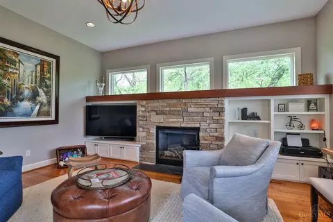 Living - 930 Edwards Rd, Cincinnati, OH 45208 photo 10 of 10