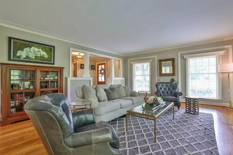 Living - 930 Edwards Rd, Cincinnati, OH 45208 photo 2 of 10