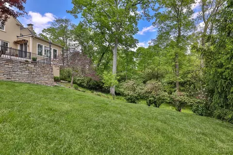 Exterior - 930 Edwards Rd, Cincinnati, OH 45208 photo 10 of 18