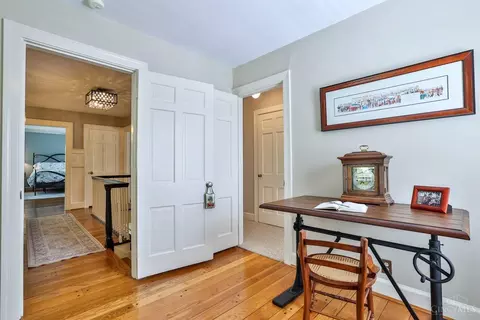 Entry Way - 930 Edwards Rd, Cincinnati, OH 45208 photo 5 of 5