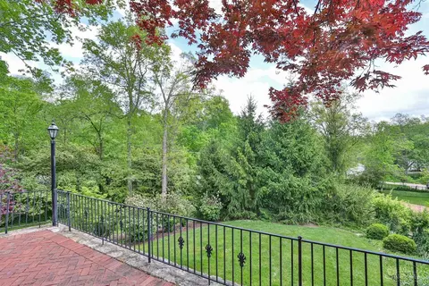 Exterior - 930 Edwards Rd, Cincinnati, OH 45208 photo 14 of 18