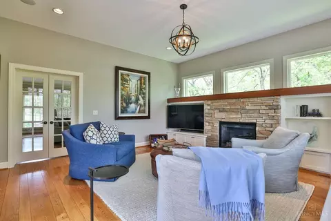 Living - 930 Edwards Rd, Cincinnati, OH 45208 photo 7 of 10