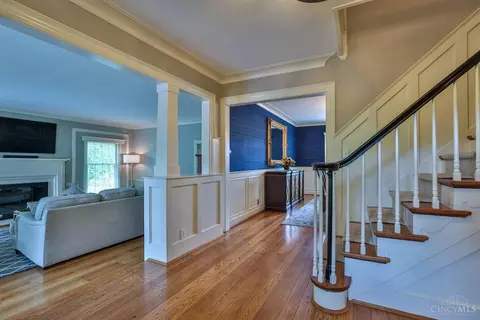 Entry Way - 930 Edwards Rd, Cincinnati, OH 45208 photo 2 of 5