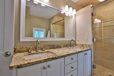 Bath - 930 Edwards Rd, Cincinnati, OH 45208 photo 2 of 5