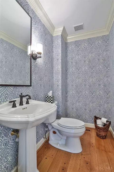 Bath - 930 Edwards Rd, Cincinnati, OH 45208 photo 1 of 5