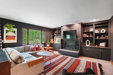 Living - 7146 Royalgreen Dr, Cincinnati, OH 45244 photo 6 of 9