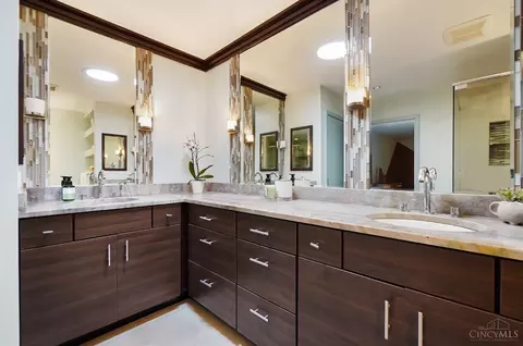 Bath - 7146 Royalgreen Dr, Cincinnati, OH 45244 photo 3 of 5