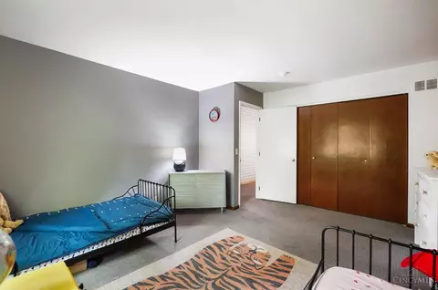 Bedroom - 7146 Royalgreen Dr, Cincinnati, OH 45244 photo 7 of 8