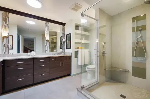 Bath - 7146 Royalgreen Dr, Cincinnati, OH 45244 photo 2 of 5