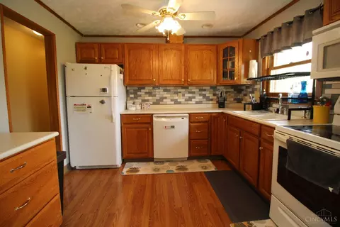 Kitchen - 45 Hadley Rd, Greenhills, OH 45218 photo 1 of 2