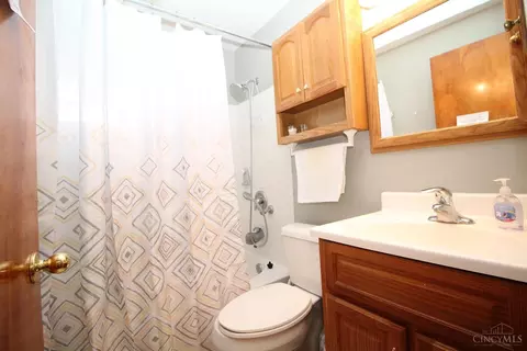 Bath - 45 Hadley Rd, Greenhills, OH 45218 photo 1 of 2
