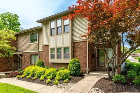 33 Oakwood Ct, Springdale, OH 45246