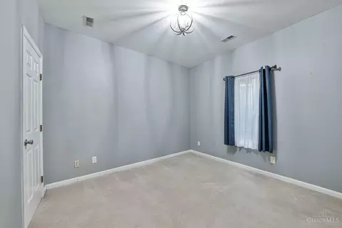 Bedroom - 935 Monastery St #A, Cincinnati, OH 45202 photo 2 of 3
