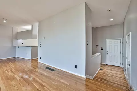 Living - 935 Monastery St #A, Cincinnati, OH 45202 photo 1 of 5