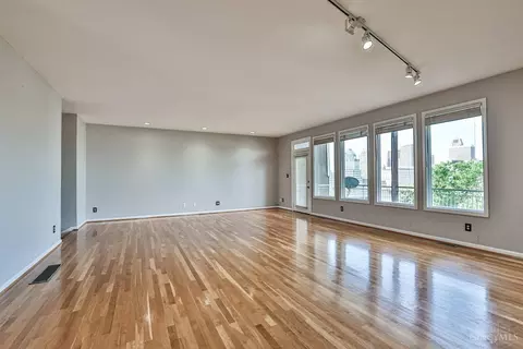 Living - 935 Monastery St #A, Cincinnati, OH 45202 photo 4 of 5