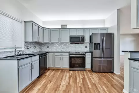 Kitchen - 935 Monastery St #A, Cincinnati, OH 45202 photo 1 of 3