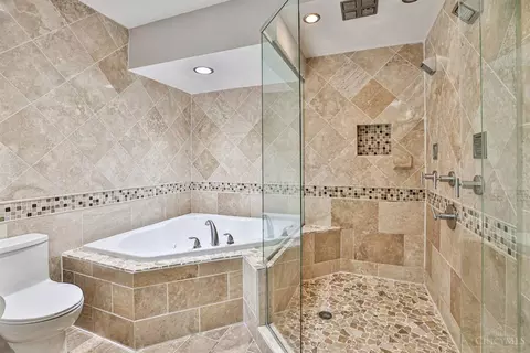 Bath - 935 Monastery St #A, Cincinnati, OH 45202 photo 2 of 4