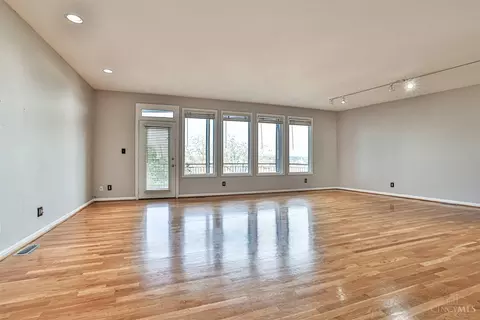 Living - 935 Monastery St #A, Cincinnati, OH 45202 photo 2 of 5