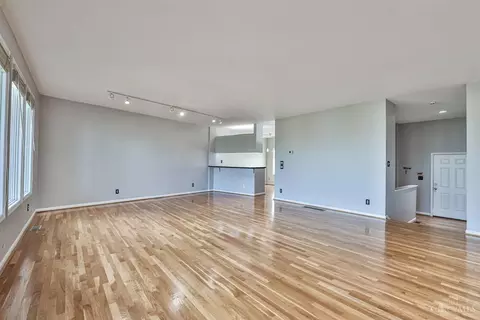 Living - 935 Monastery St #A, Cincinnati, OH 45202 photo 3 of 5