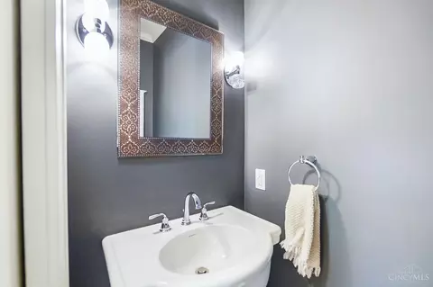 3156 Lookout Cir, Cincinnati, OH 45208 photo 16