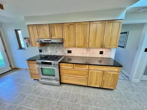 Kitchen - 7877 State Rd, Cincinnati, OH 45255 photo 7 of 8