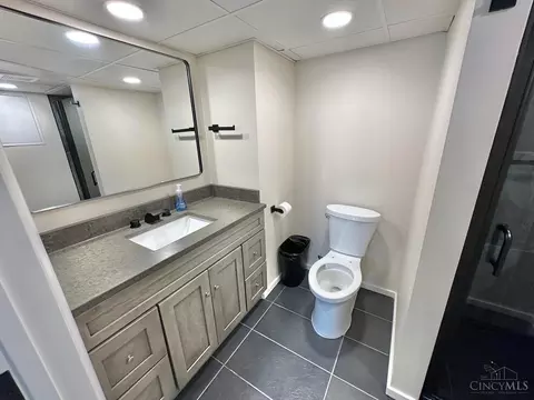 Bath - 7877 State Rd, Cincinnati, OH 45255 photo 6 of 7