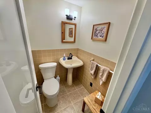 Bath - 7877 State Rd, Cincinnati, OH 45255 photo 1 of 7