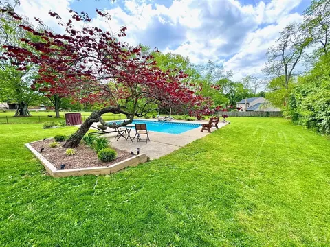 Exterior - 7877 State Rd, Cincinnati, OH 45255 photo 6 of 14