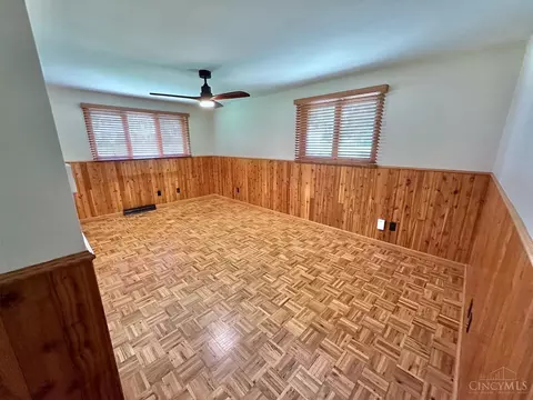 Living - 7877 State Rd, Cincinnati, OH 45255 photo 6 of 7