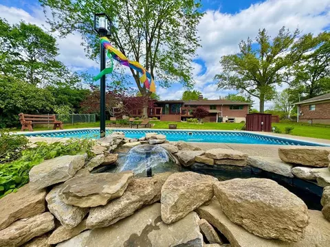 Exterior - 7877 State Rd, Cincinnati, OH 45255 photo 8 of 14