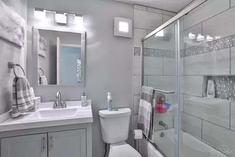 Bath - 149 Eagleview Way, Reading, OH 45215 photo 3 of 4