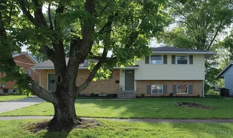 627 Cascade Rd, Forest Park, OH 45240