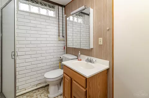 Bath - 934 Locust Corner Rd, Cincinnati, OH 45245 photo 3 of 3