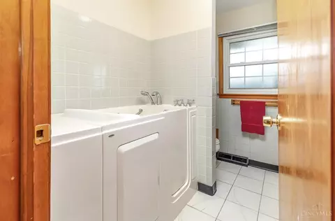 Bath - 934 Locust Corner Rd, Cincinnati, OH 45245 photo 1 of 3
