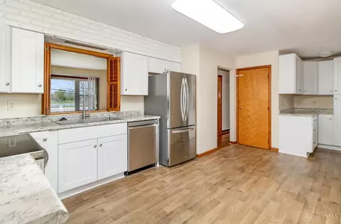 Kitchen - 934 Locust Corner Rd, Cincinnati, OH 45245 photo 2 of 2